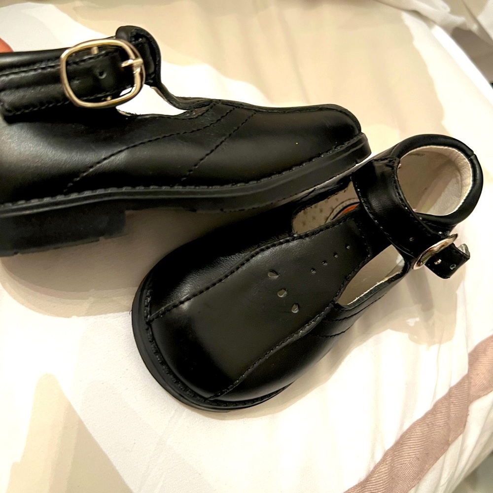 Gender neutral shoes